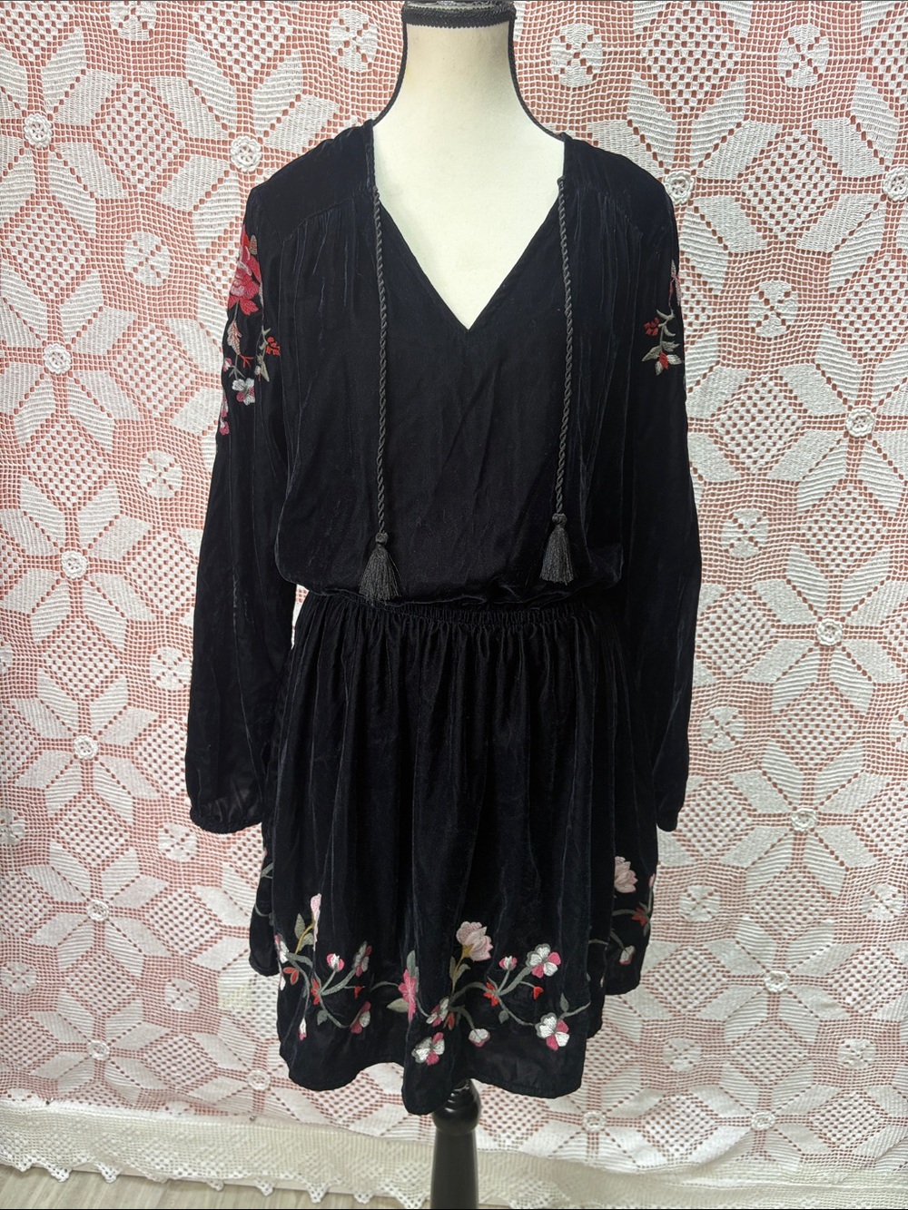 Ana Rich Designs Black Velvet Embroidered Dress – Size L